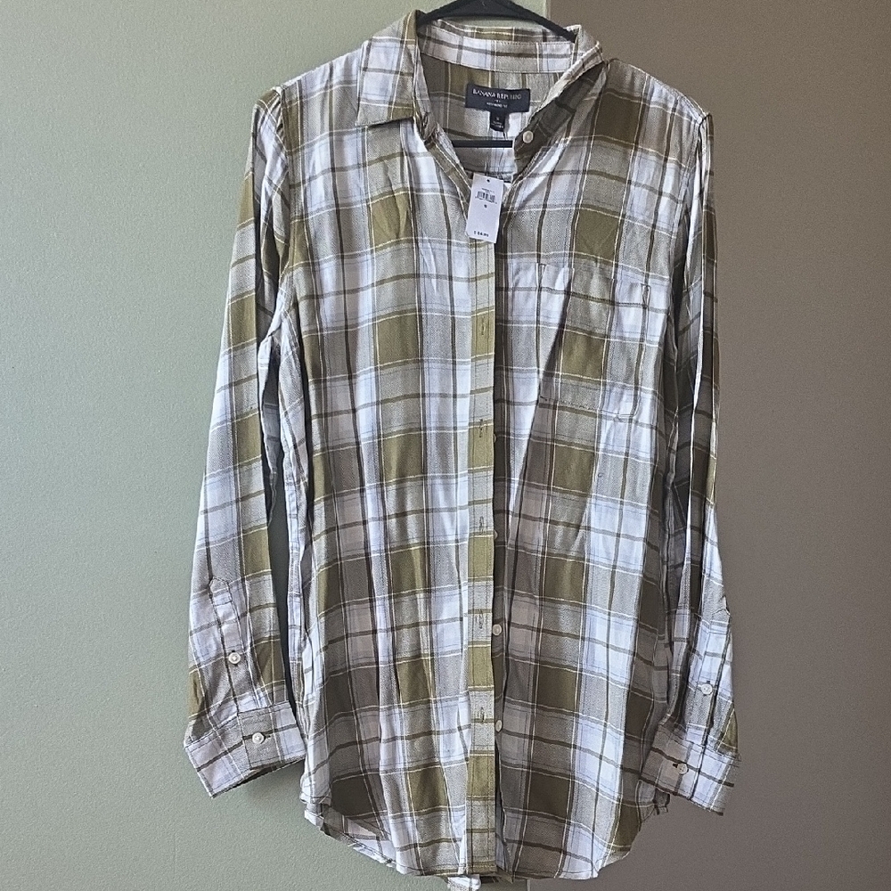 ☆NWT☆ Banana Republic Olive and White Plaid Shirt